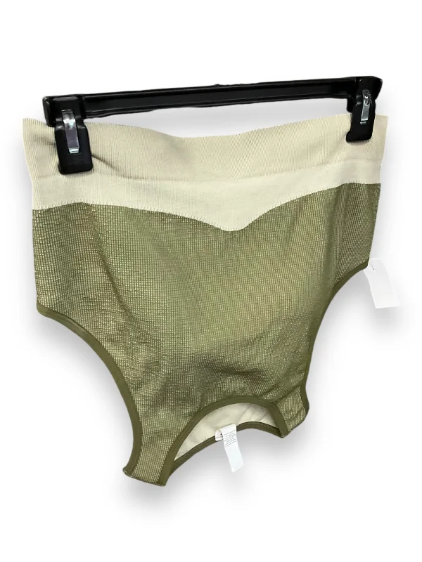 High-Energy Yoga Bars -Athletic Bra By Dsg Outerwear In Green, Size: L