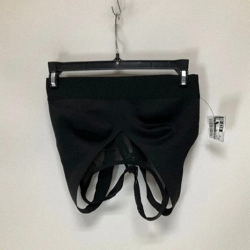 Yoga Bar for Quick, Nutrient-Rich Snack -Black Athletic Bra Athleta, Size Xs