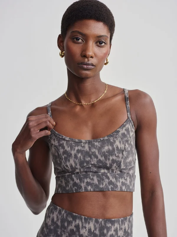 Yoga Bar Protein for Fitness -Varely Move Irena Bra - Abstract Motion Texture