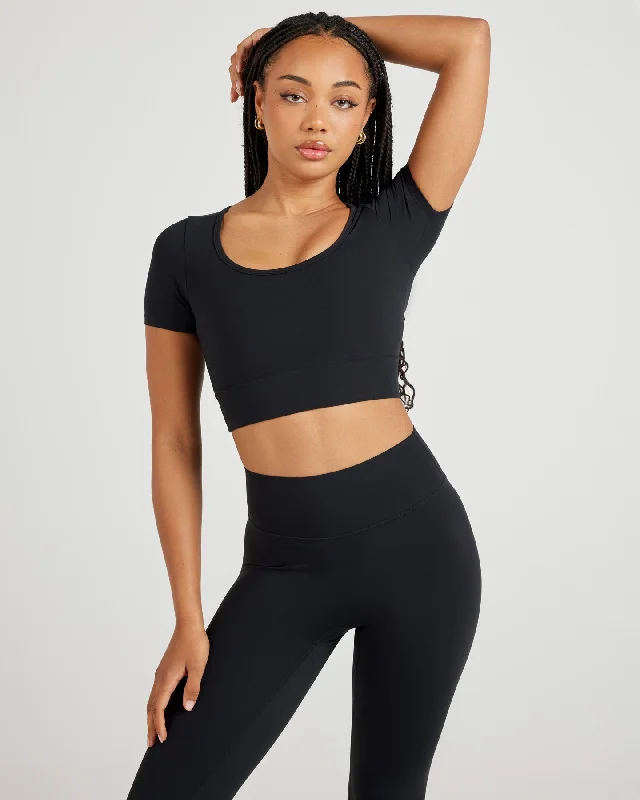 Yoga Tops for Deep Stretching -Airey Scoop Crop Tee - Black