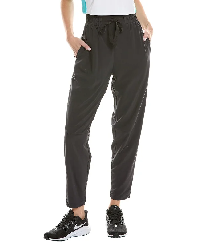 Yoga Shorts for Strength and Flexibility -Alala Commuter Pant