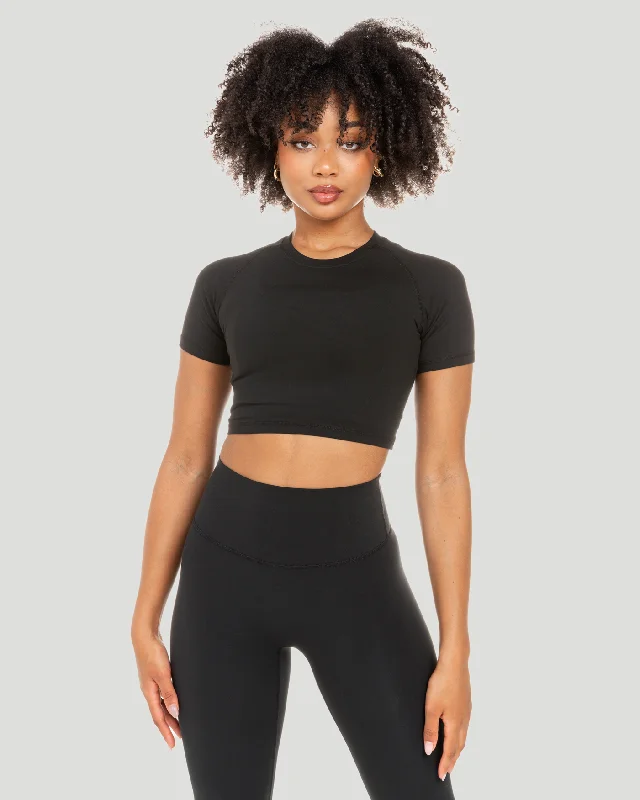 Yoga Tops for High-Impact Workouts -Aura Crop Tee - Black