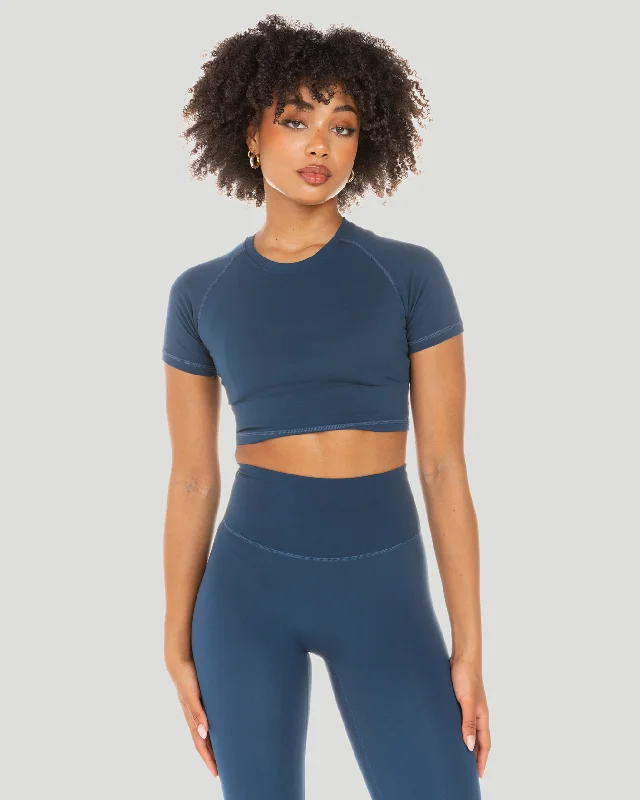 Stylish Yoga Tops for All Activities -Aura Crop Tee - Navy