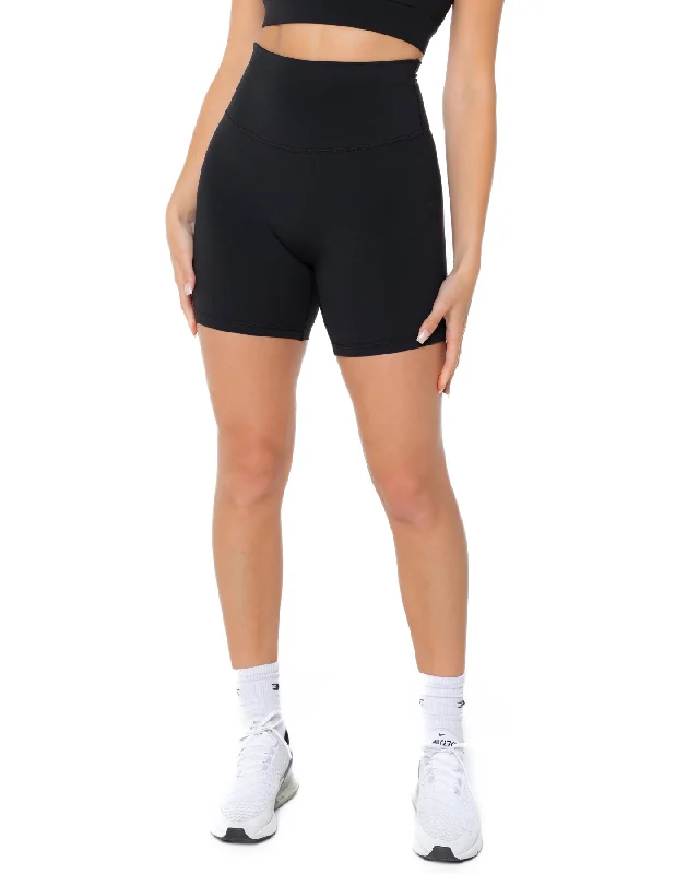Premium Yoga Shorts for Relaxing -Aura Scrunch Shorts - Black