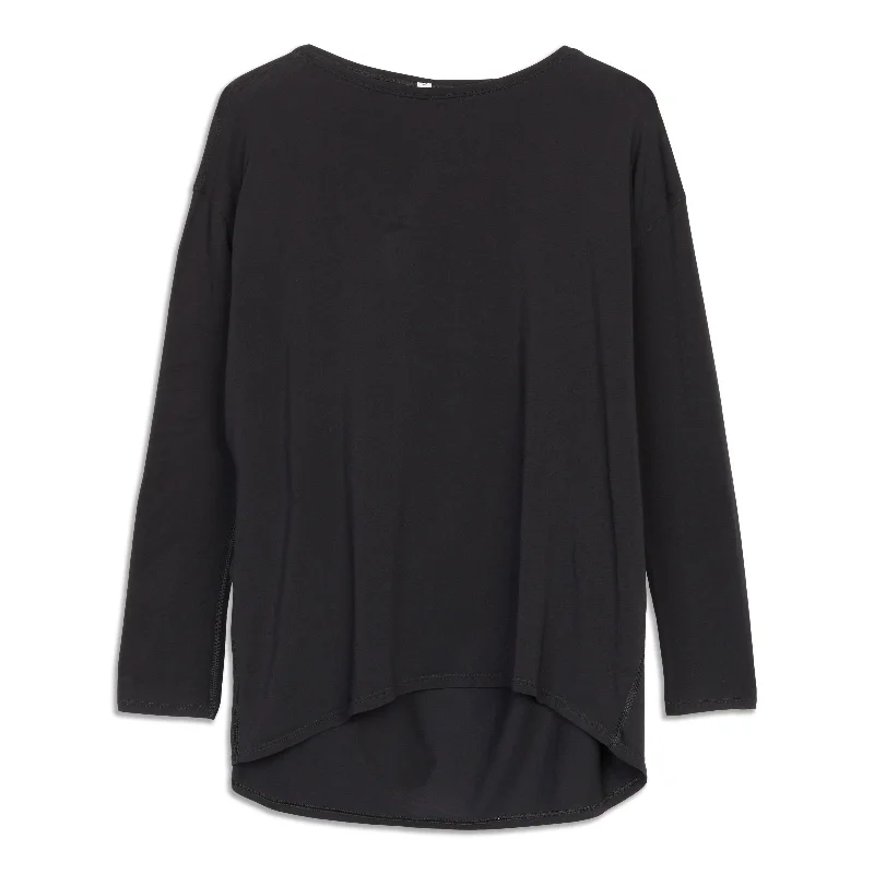 Yoga Tops for Women -Back In Action V-Neck Shirt - Resale