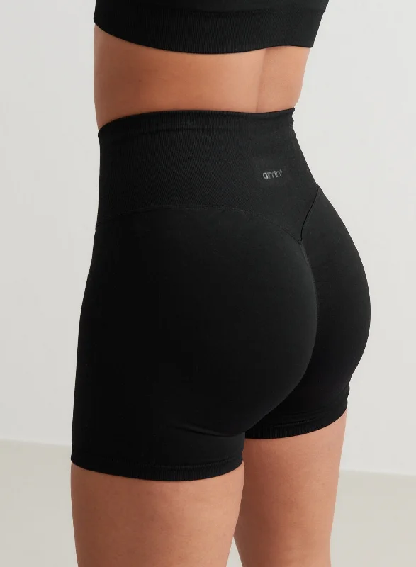 Yoga Shorts for Strength and Endurance -Black Shape Seamless Hotpants