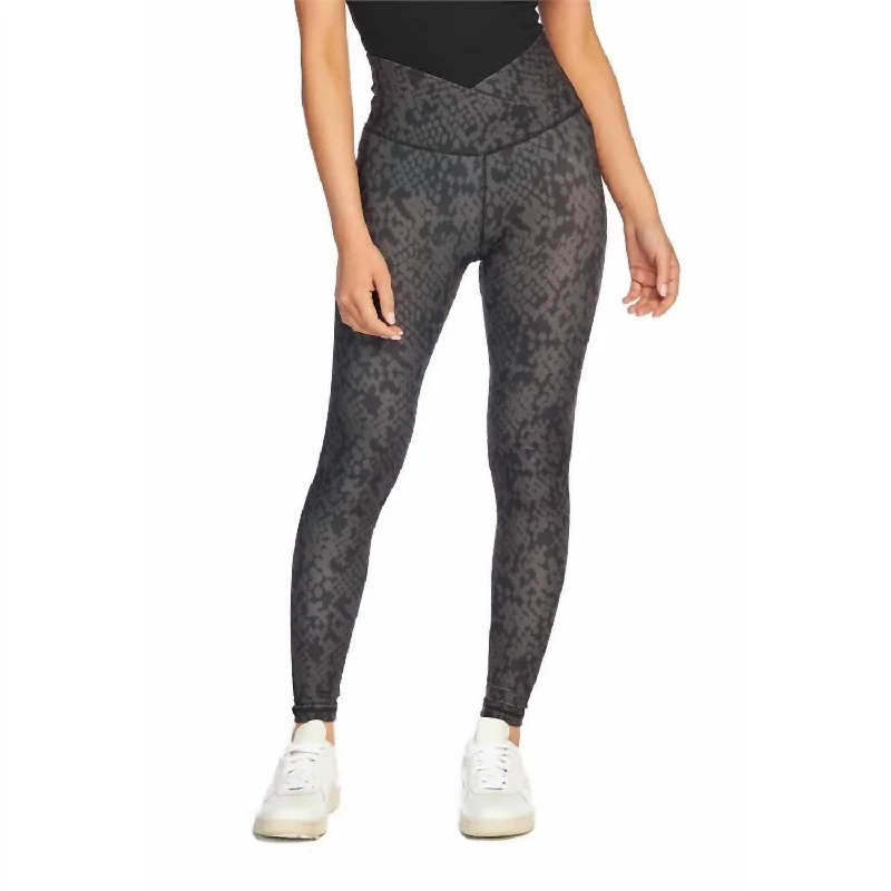 Comfortable Yoga Shorts for Yoga Practice -Braxton Legging In Black