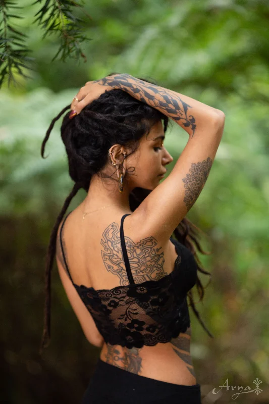 Women's Yoga Tops with Seamless Construction -Wireless Lace Burlesque Bra