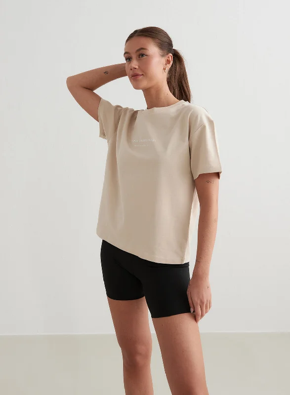 Women's Yoga Tops for Stretching and Yoga Poses -Café Au Lait Serif Boxy T-shirt