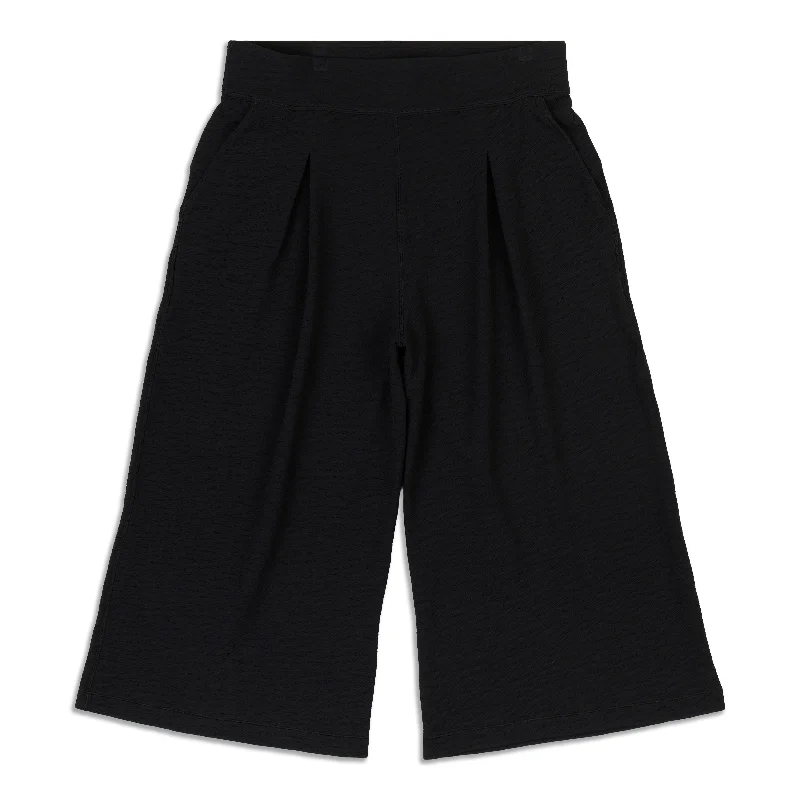 Stylish and Comfortable Yoga Pants -Can You Feel The Pleat Crop - Resale
