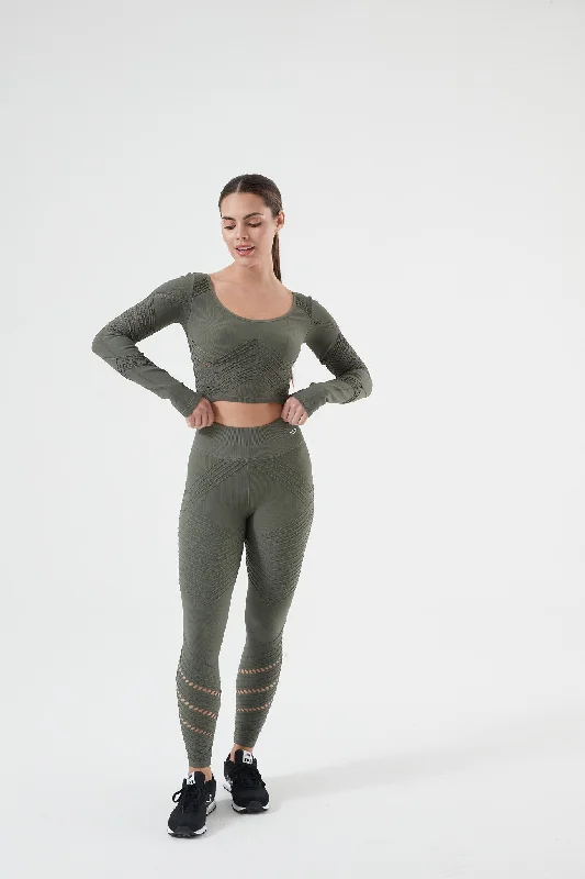 High-Cut Yoga Tops for More Coverage -Edinburgh Longsleve