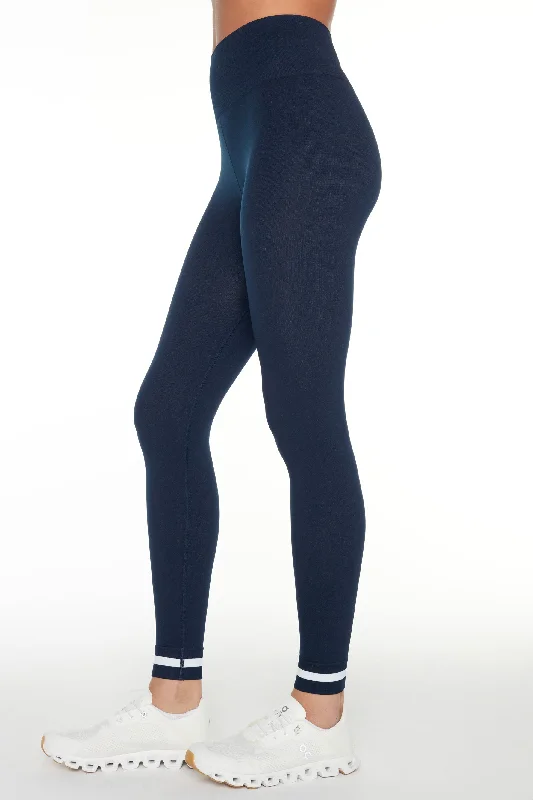 Full-Length Yoga Pants for a Sculpted Fit -Form Seamless 25in Midi Pant - Navy