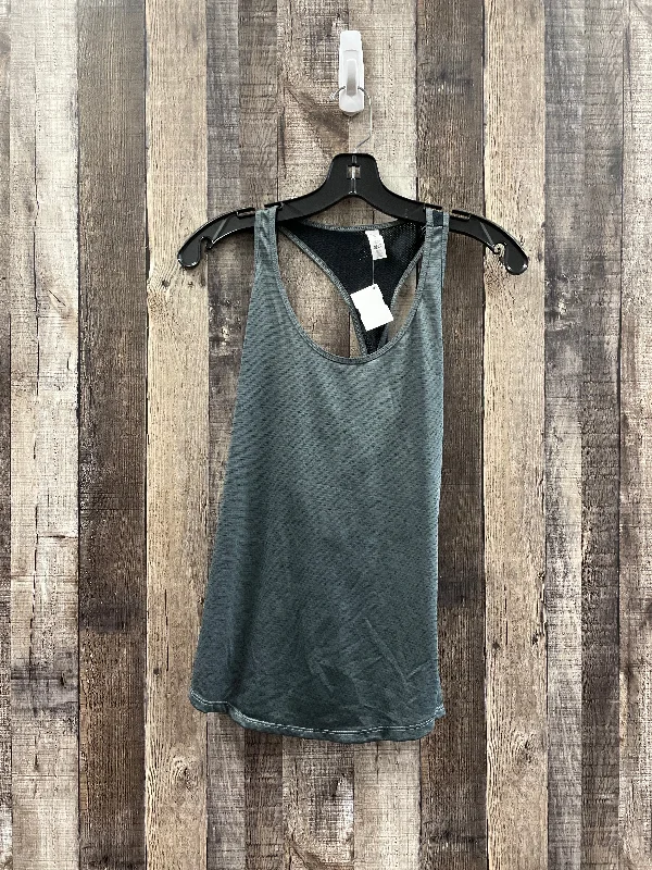 Yoga Tops for All-Day Comfort -Grey Athletic Tank Top Under Armour, Size M