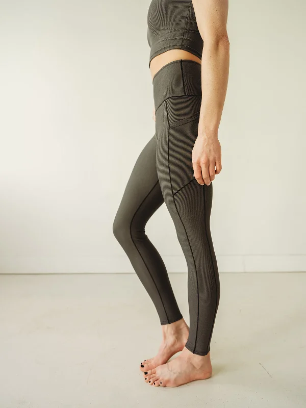 Yoga Pants for Daily Stretching -Grey Wander Pocket Yoga Pants in Microstripe
