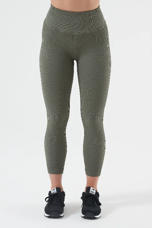 Yoga Shorts for Flexibility and Power Yoga -Harper 7/8 Legging