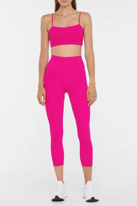 Stretchable Yoga Shorts for Intense Training -Hypnotic Cropped Legging In Fuchsia
