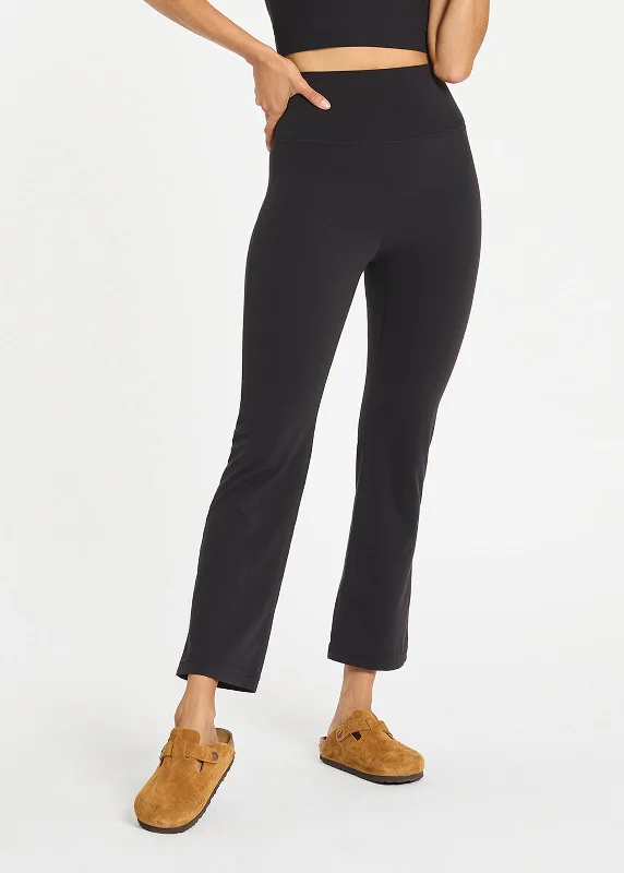 Smooth Fit Yoga Pants -In Motion Cropped Flare Pant