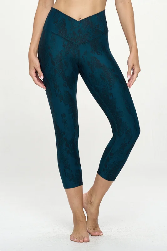 Breathable Full-Length Yoga Pants for Comfort -Kate - Abstract Snake Shade - Cross Over - Capri Legging (High-Waist) Breathable Full-Length Yoga Pants for Comfort -Kate - Abstract Snake Shade - Cross Over - Capri Legging (High-Waist)