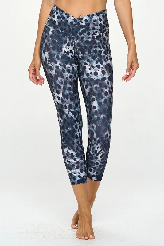 Yoga Pants with Shaping Fit -Kate - Cheetah Airbrush - Cross Over - Capri Legging (High-Waist) Yoga Pants with Shaping Fit -Kate - Cheetah Airbrush - Cross Over - Capri Legging (High-Waist)
