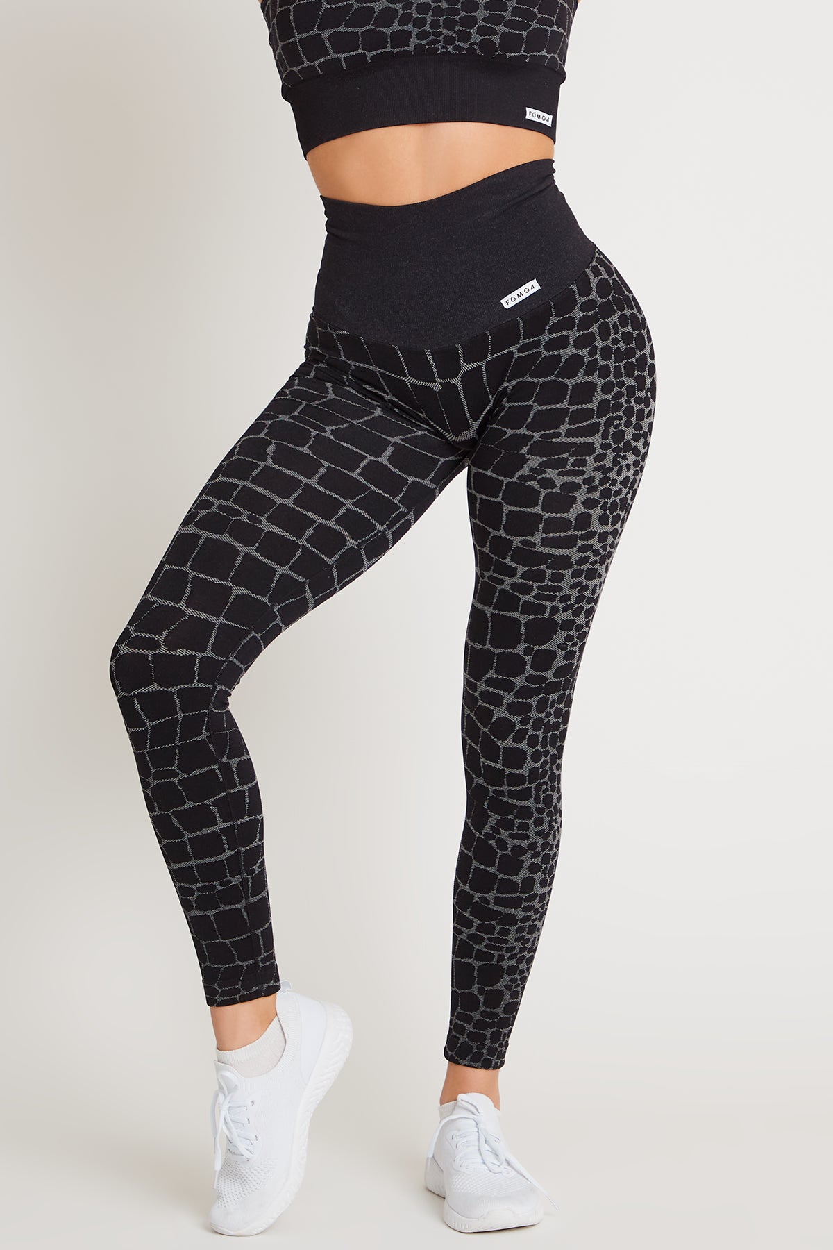 Yoga Shorts for Flexibility and Performance -Leggings All-Up Cocco Nero