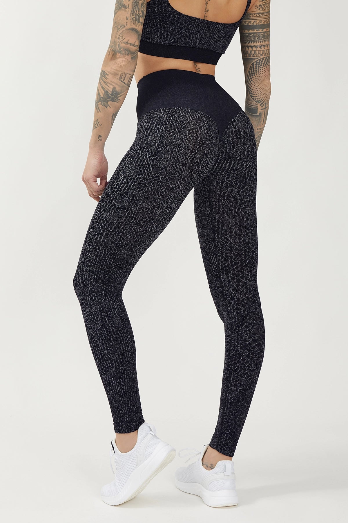 Performance Yoga Shorts for Intense Practice -Leggings Jungle Cobra Nero