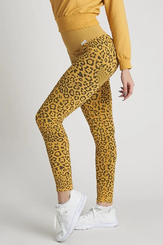 Yoga Shorts for Stretch and Endurance -Leggings Jungle Giaguaro Honey Gold