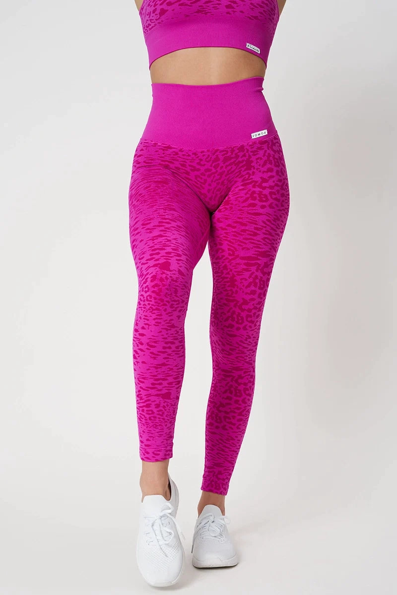 Yoga Shorts for Every Day Practice -Leggings Jungle Leopardo Fuxia