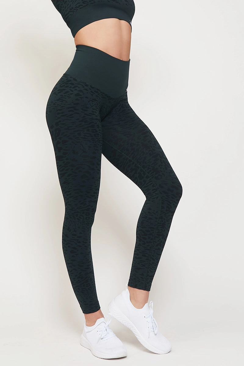 Yoga Shorts for Easy Movement and Flexibility -Leggings Jungle Leopardo Verde Forrest Yoga Shorts for Easy Movement and Flexibility -Leggings Jungle Leopardo Verde Forrest