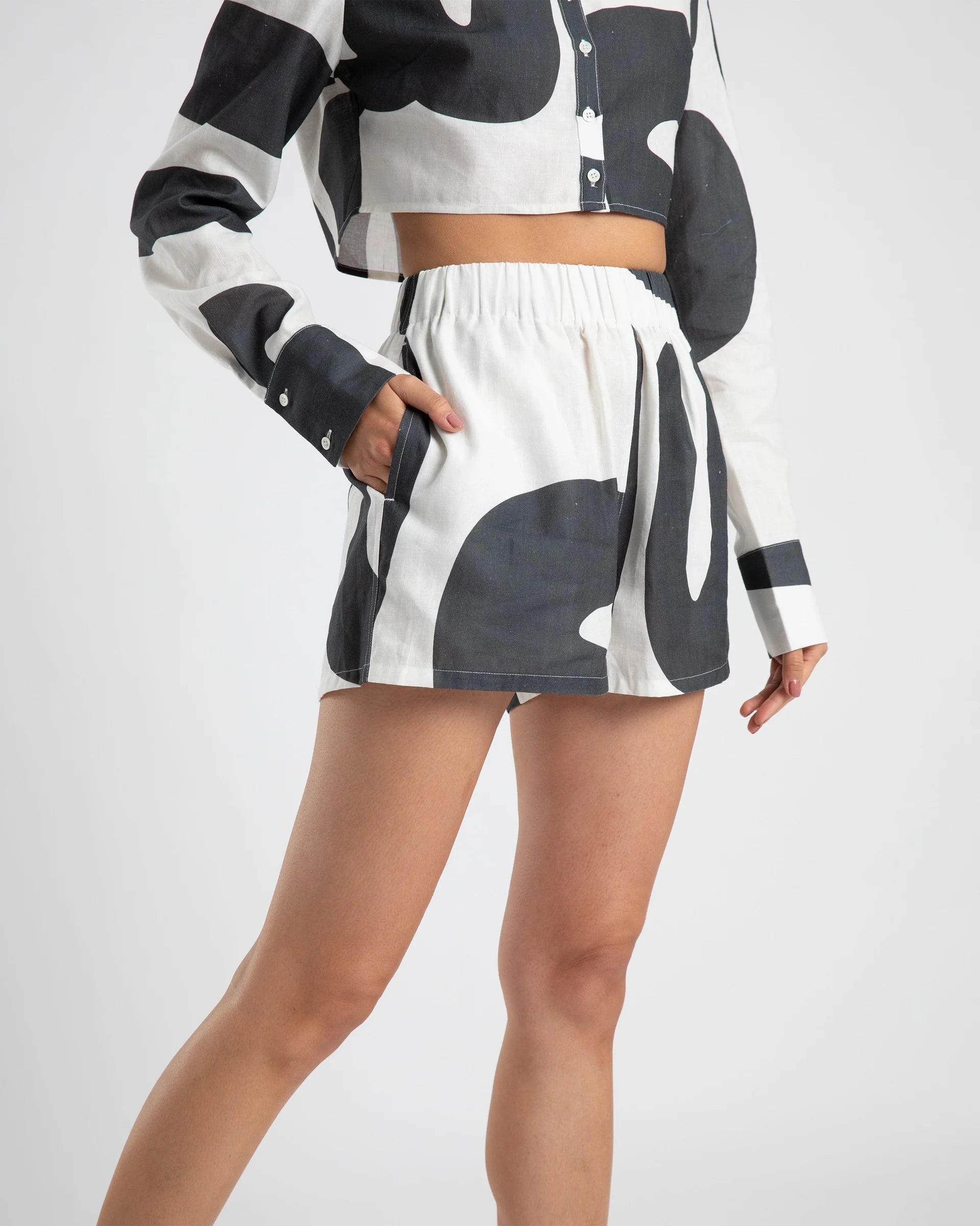 Yoga Shorts for Deep Stretch and Flexibility -LINEN SHORT- SUMMI PRINT