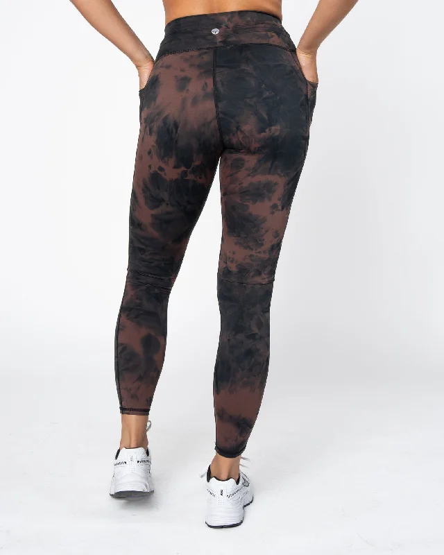 Stylish Yoga Pants for Performance and Comfort -Lux Train Leggings II - Fossil / Black Tie Dye