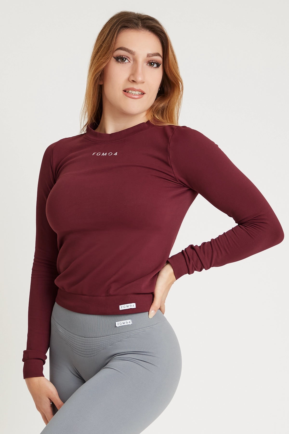 Yoga Tops for Stretch and Flexibility -Maglia Slim Merlot