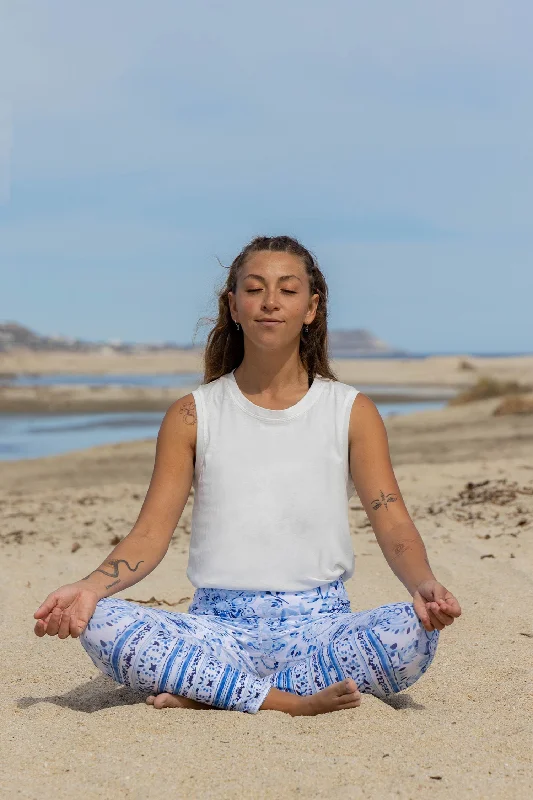 Yoga Pants for Mobility -Mia - Floral Bandana - 7/8 Legging (High-Waist) - LIMITED EDITION Yoga Pants for Mobility -Mia - Floral Bandana - 7/8 Legging (High-Waist) - LIMITED EDITION