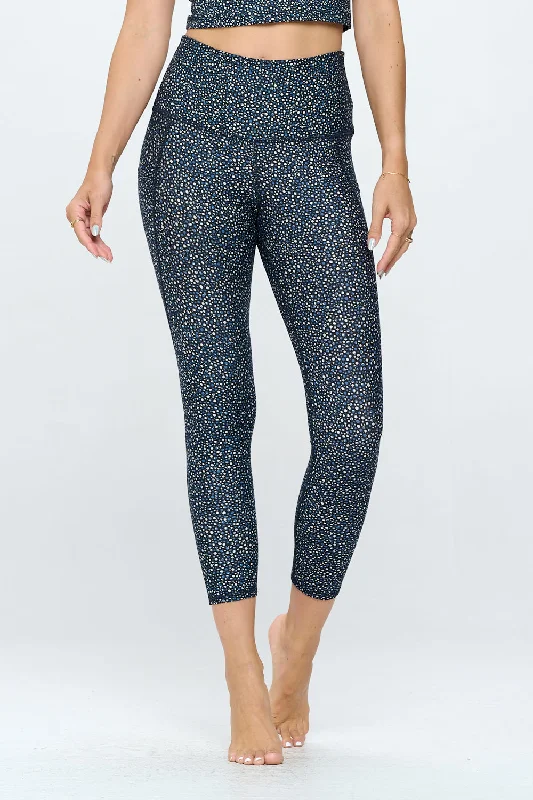 Yoga Pants for Stretching and Strengthening -Mia - Navy Cream Secuence - 7/8 Legging w Pockets (High-Waist) Yoga Pants for Stretching and Strengthening -Mia - Navy Cream Secuence - 7/8 Legging w Pockets (High-Waist)