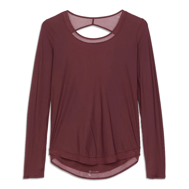 Yoga Tops with Stretchable Fabric for Movement -Mix And Mesh Long Sleeve Shirt - Resale Yoga Tops with Stretchable Fabric for Movement -Mix And Mesh Long Sleeve Shirt - Resale