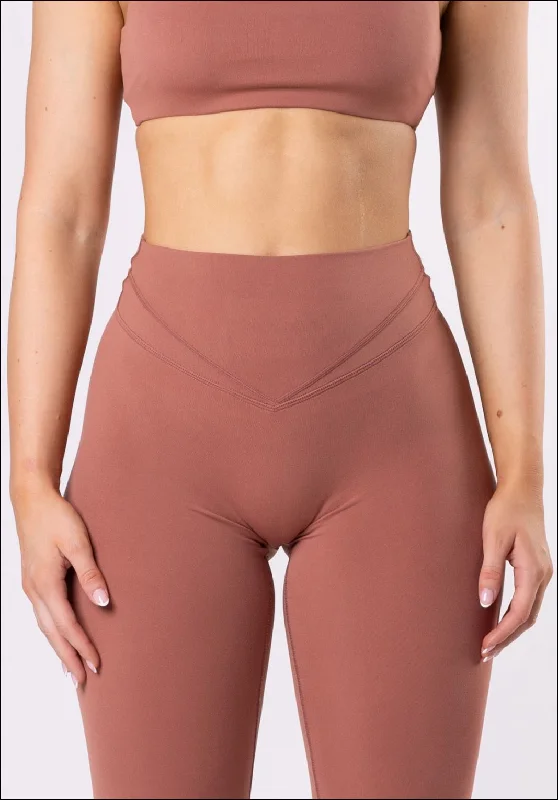 Yoga Pants with a Relaxed Fit -Reluna Icon Sculptseam™ Plus Legging Amber