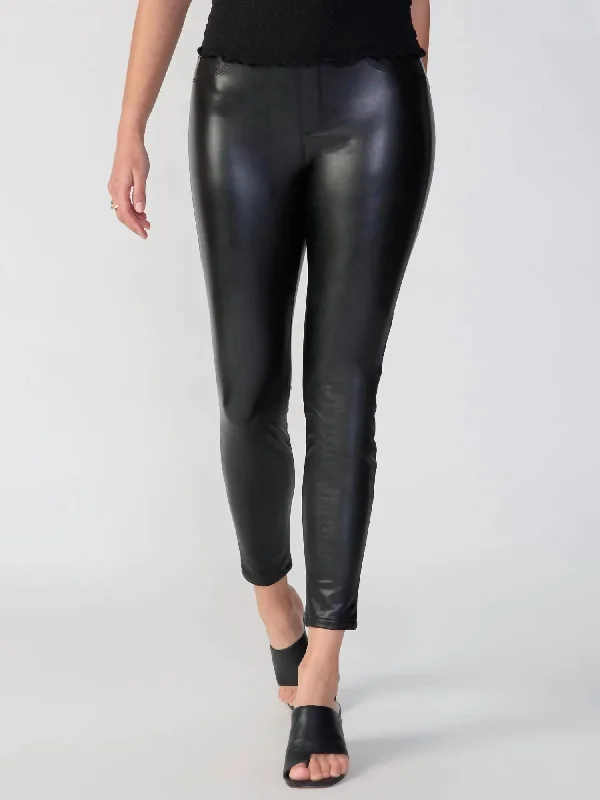 Yoga Shorts for Relaxation and Strength -Runway Leggings In Black