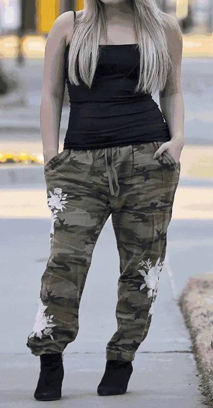 Comfortable Yoga Shorts for Active Lifestyles -Sadie Jogger Pant In Camo