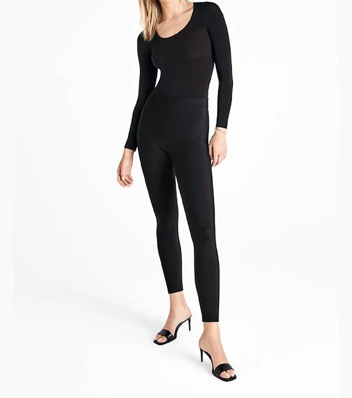 Yoga Shorts for Sports and Yoga -Scuba Leggings In Black