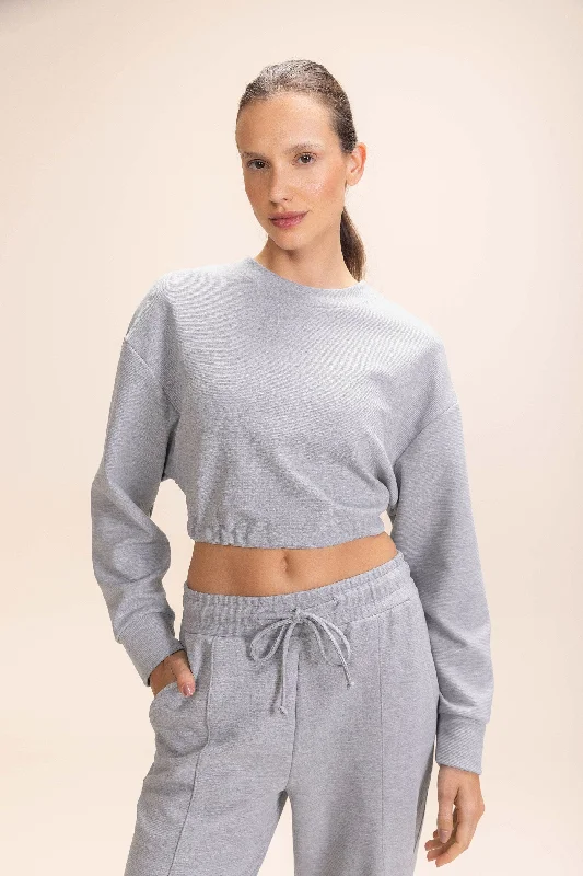Yoga Tops for Seamless Movement -Sleek Long Sleeve Crop Sweatshirt