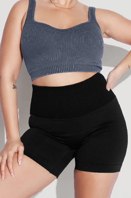 Yoga Shorts for Optimal Performance -Supersculpt™ Seamless Midi Shorts - Black