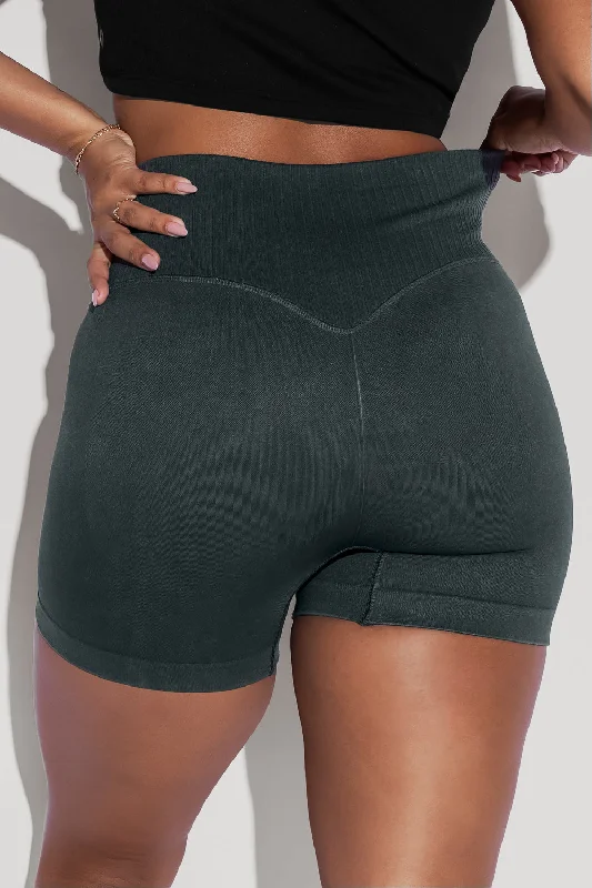 Yoga Shorts for Maximum Freedom of Movement -Supersculpt™ Seamless Midi Shorts - Magical Forest Yoga Shorts for Maximum Freedom of Movement -Supersculpt™ Seamless Midi Shorts - Magical Forest