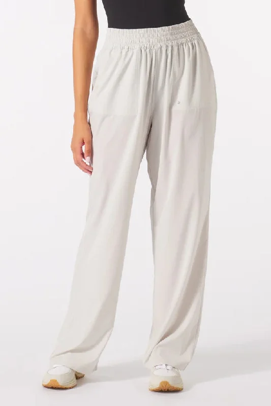 Performance Yoga Shorts for Active Women -Sydney Pants - Oatmilk