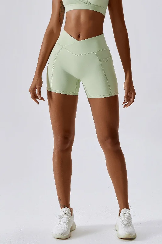 Yoga Shorts for Better Endurance -V-Waist Scrunch Mini Shorts With Pockets