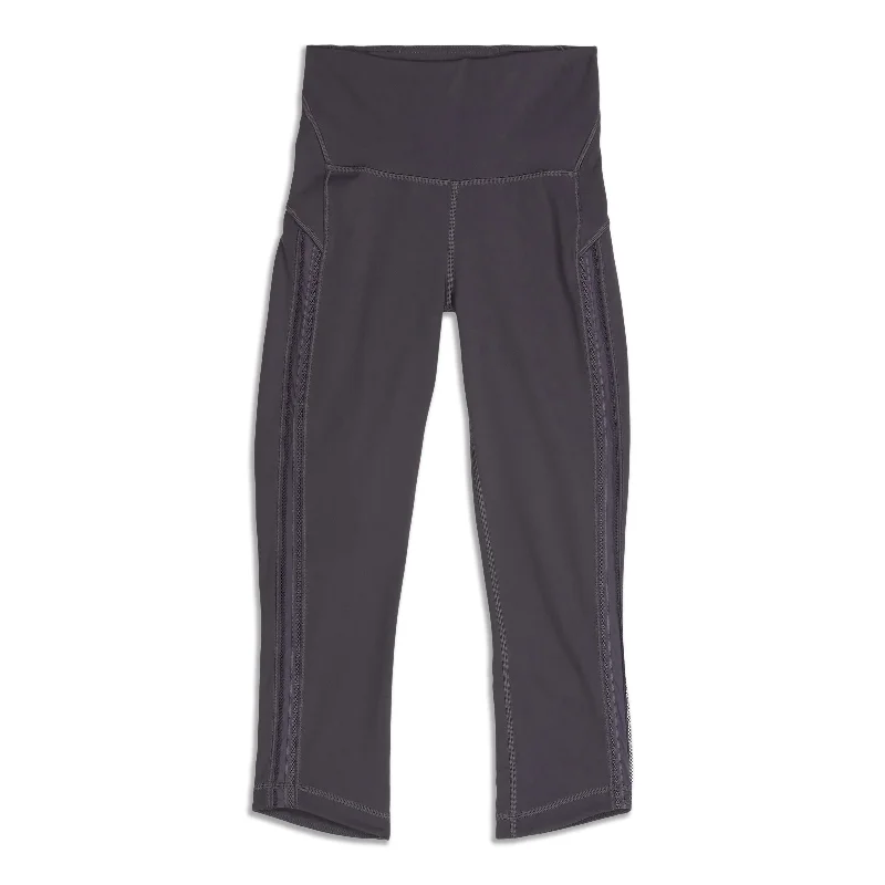 Full-Body Yoga Pants for Flexibility -Wunder Under High-Rise Crop Awaken - Resale