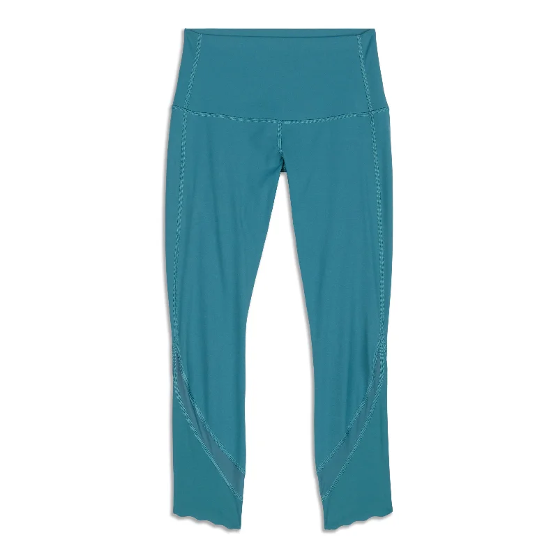 Flexible Yoga Pants for Active Women -Wunder Under Scalloped Hem High-Rise Crop - Resale