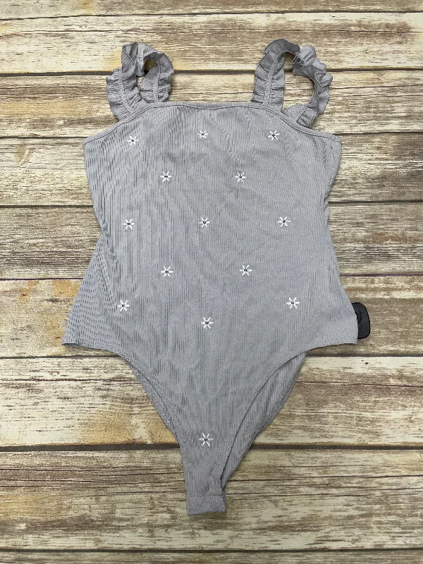 Yoga Set for Indoor Practice -Bodysuit By Le Lis In Grey, Size: L