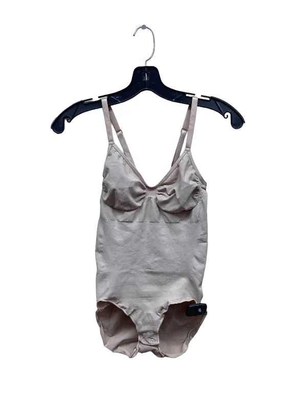 Women's Yoga Set with High-Waisted Pants -Bodysuit By Skims  Size: 4x